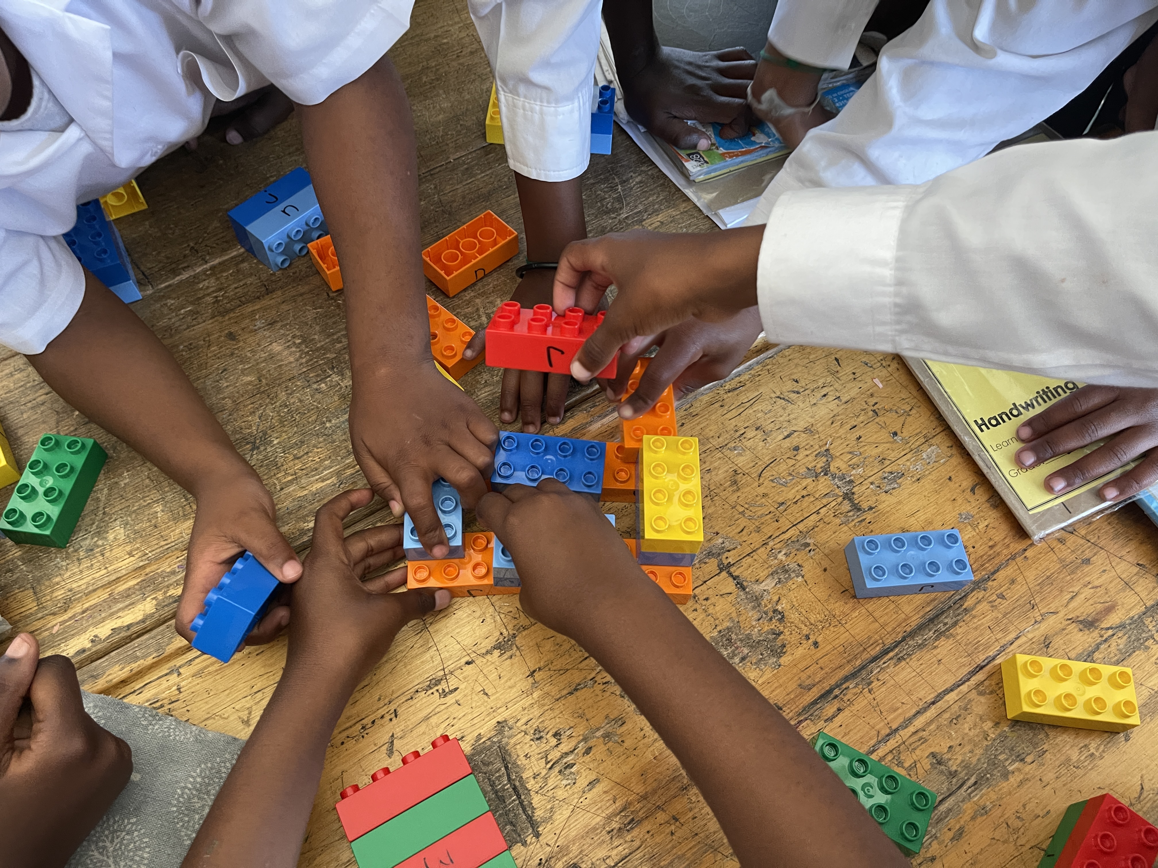 LEGO Six Bricks Training Exploring the basics of discovery